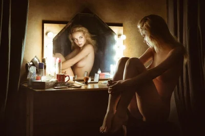 Эротическая фотосессия с зеркалом