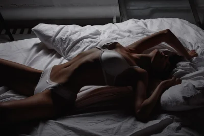 Стройные девушки в постели