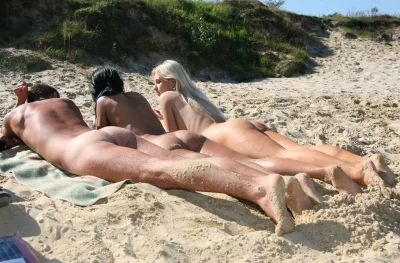 Голые на нудистком пляже