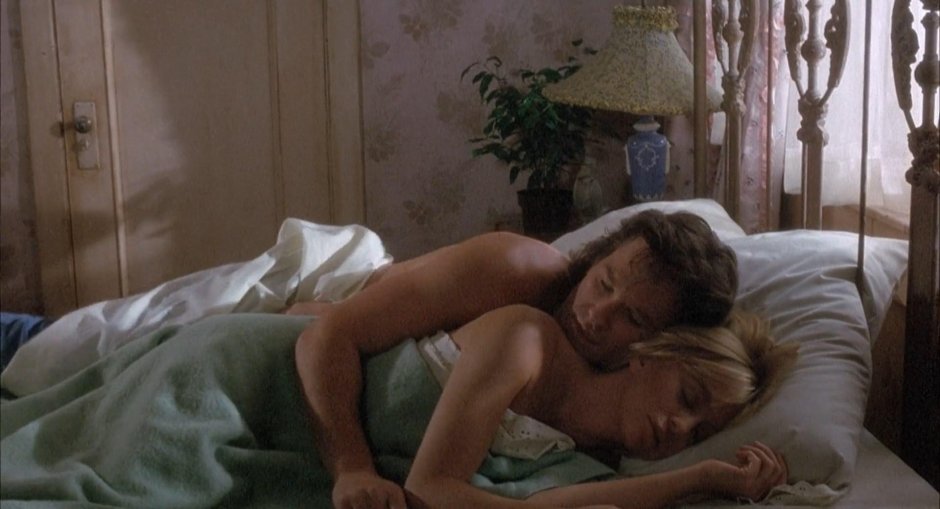 За бортом 1987 голди хоун