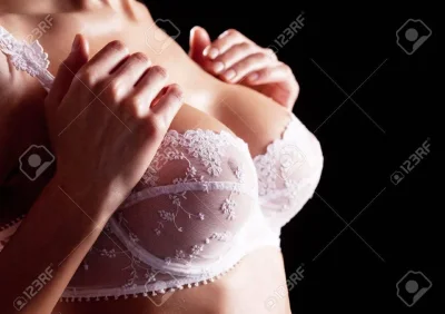 Груди в лифчике