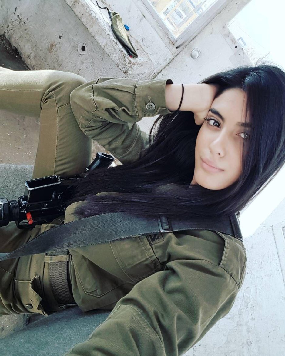 Красивые девушки военные