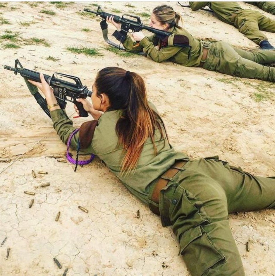 Израильские девушки в военной форме