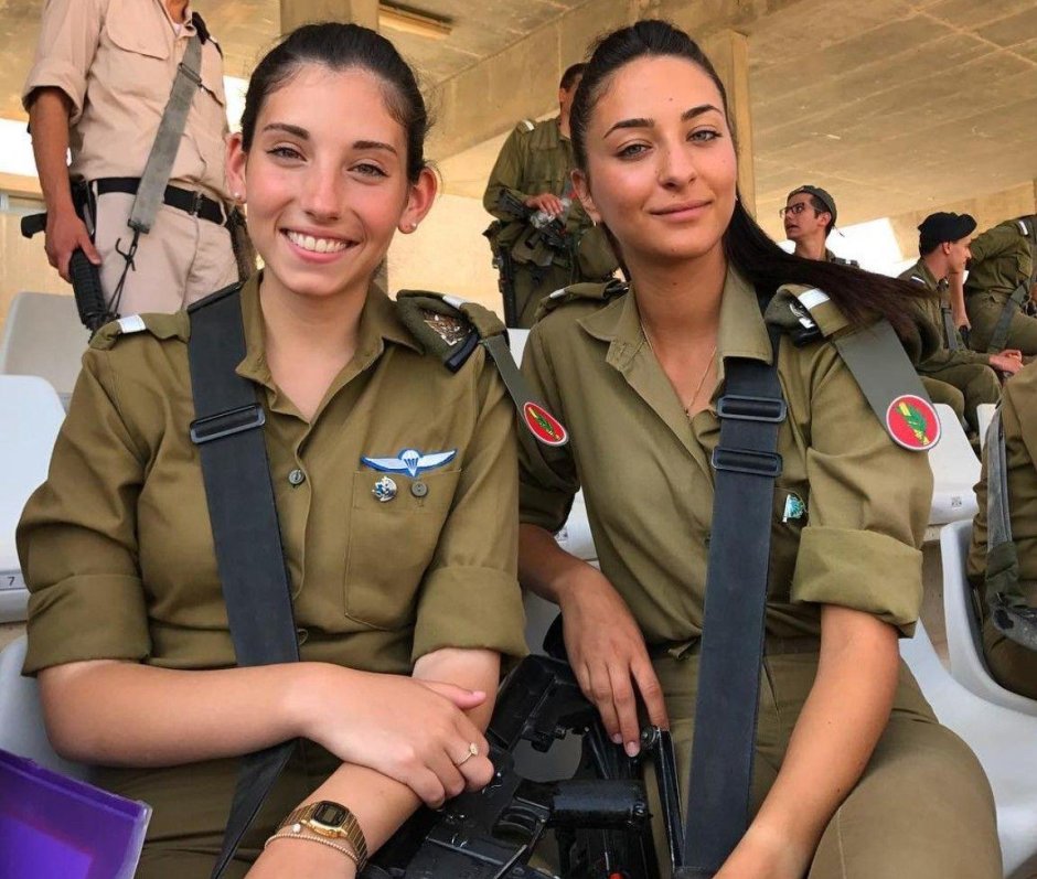 Израильские военные девушки в гражданском