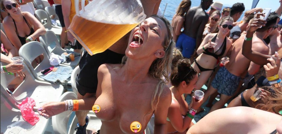 Девушки топлес на ибице