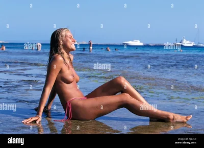 Яхта в море