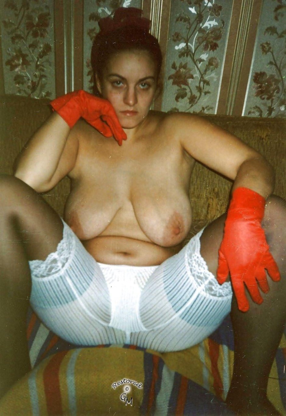 Голые женщины в панталончиках