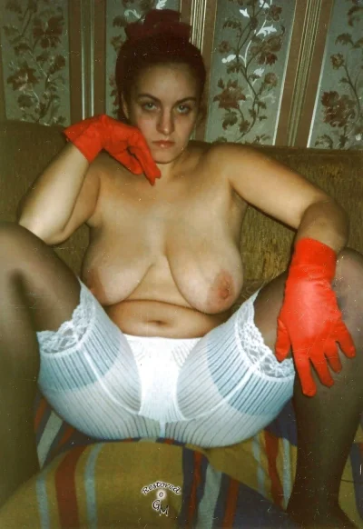 Голые женщины в панталончиках