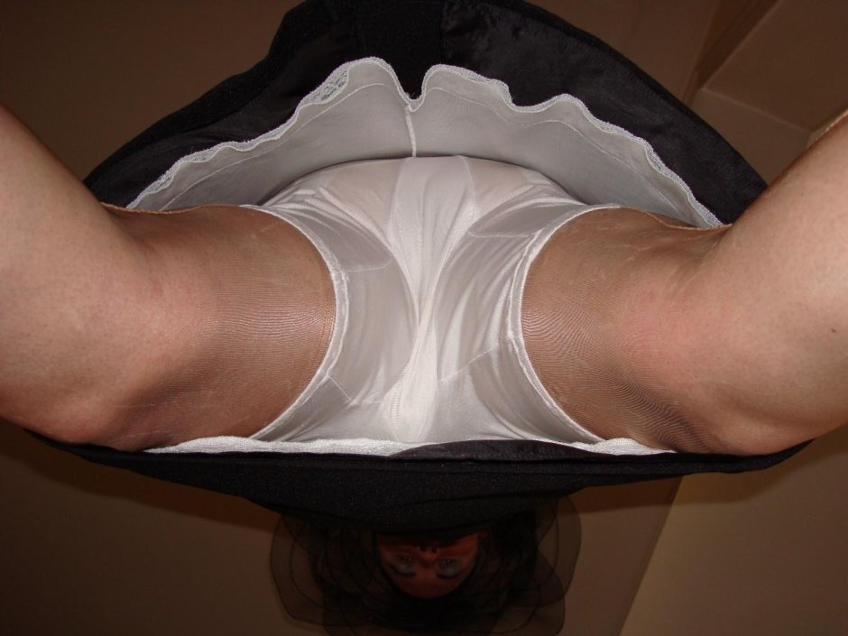 Панталоны под юбкой