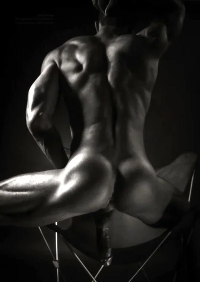 Обнаженное мужское тело