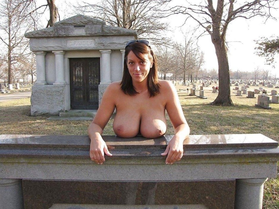 Красивое кладбище