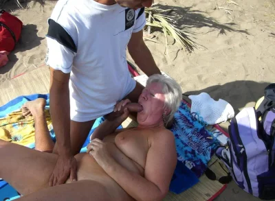 Минет на пляже