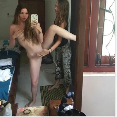 Голые домашние селфи