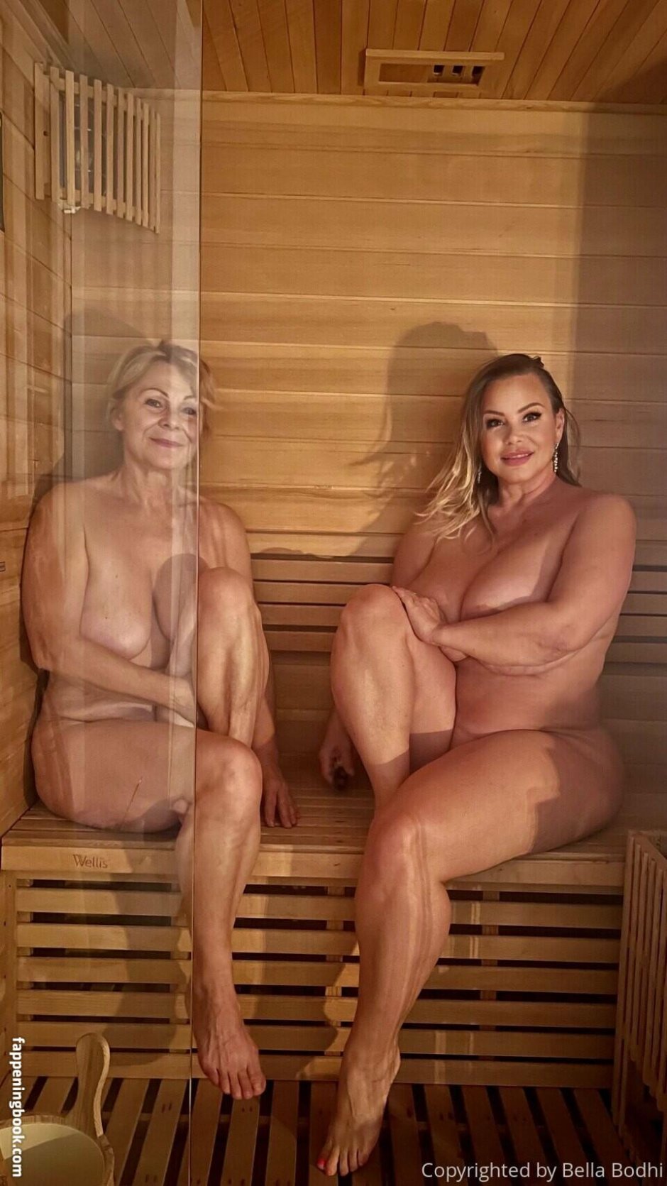 Милфы в сауне