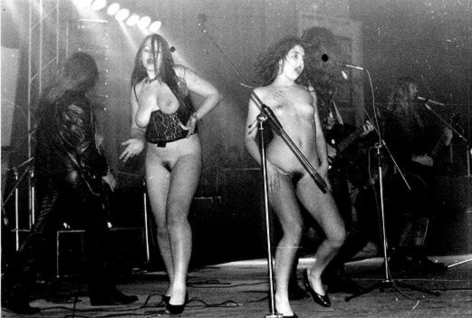 Коррозия металла голая вокалистка