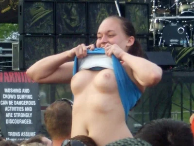 Случайные голые сиськи