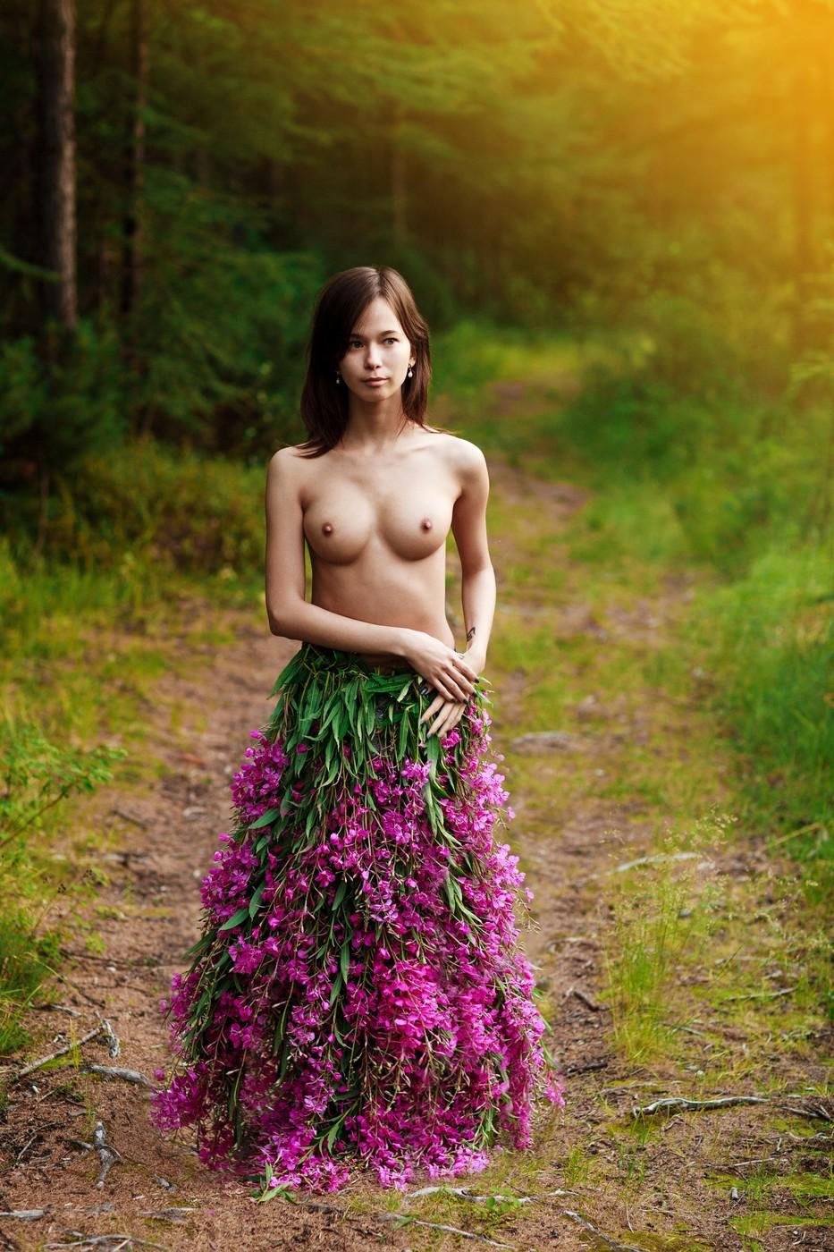 Эротическая фотосессия на природе