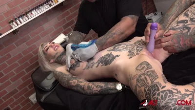 Татуированная девушка