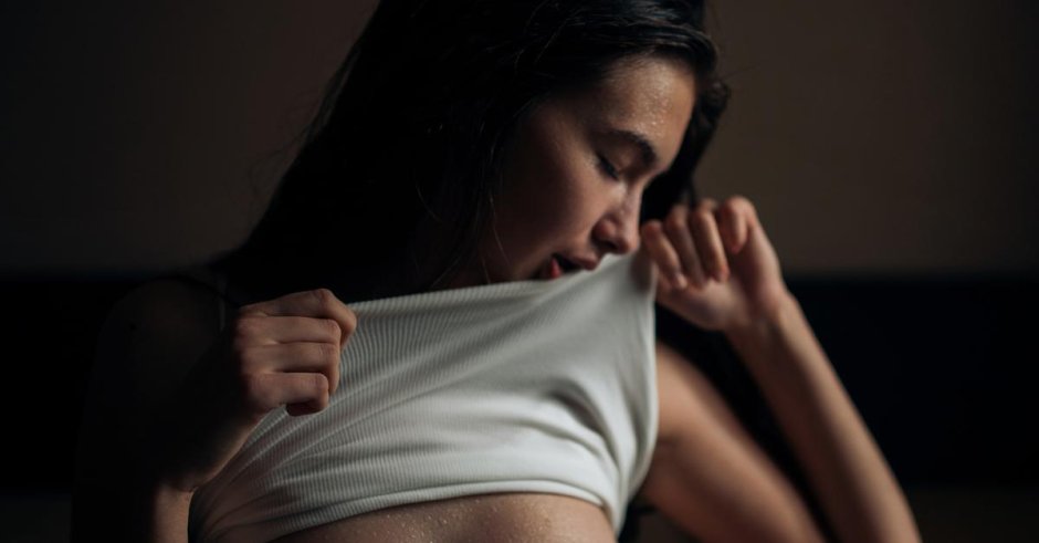 Небольшая девичья грудь