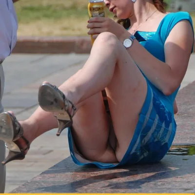 Девушка засветила трусики