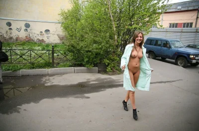 Девки в плаще без трусов