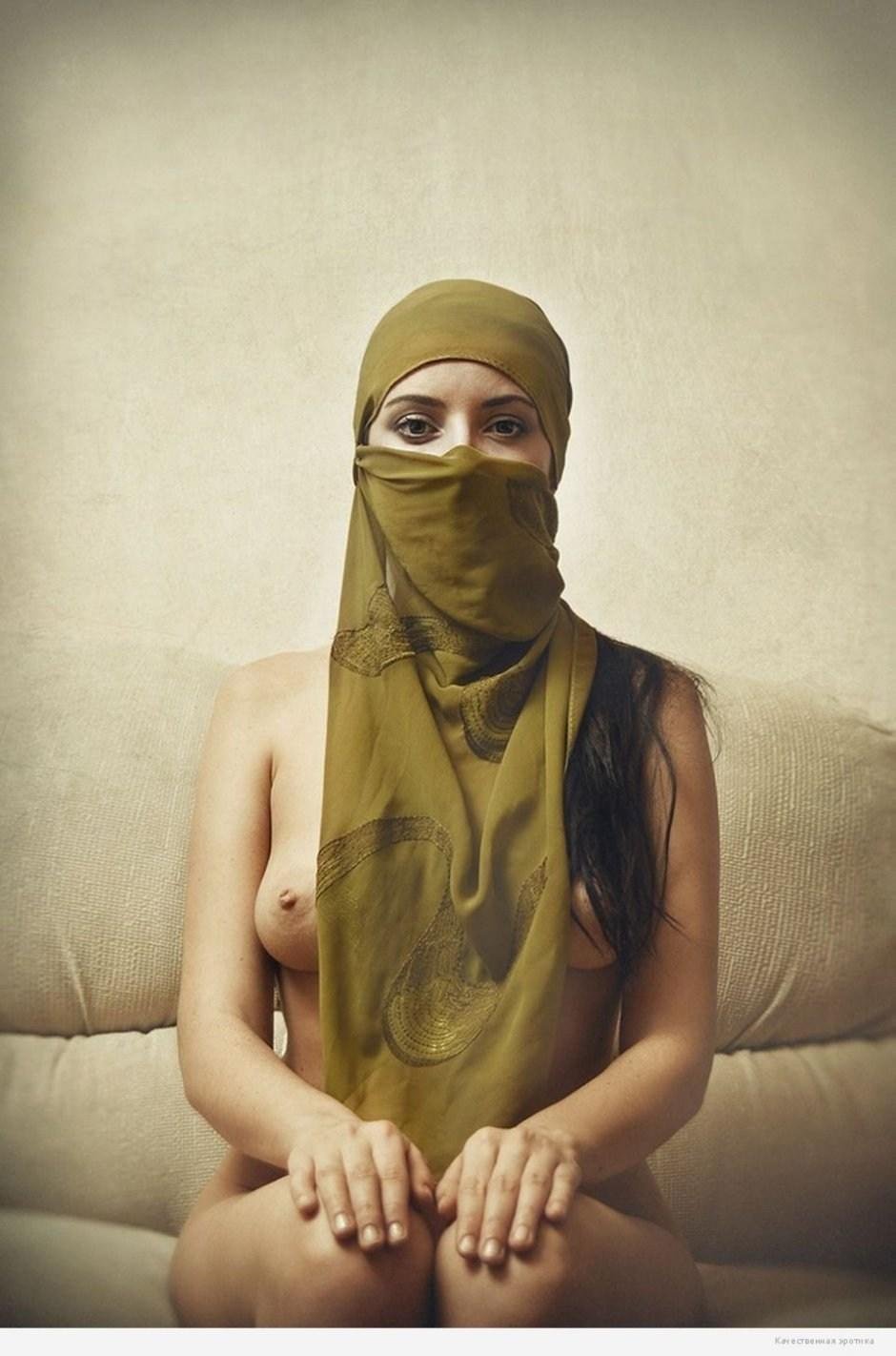 Голые мусульманки в хиджабах