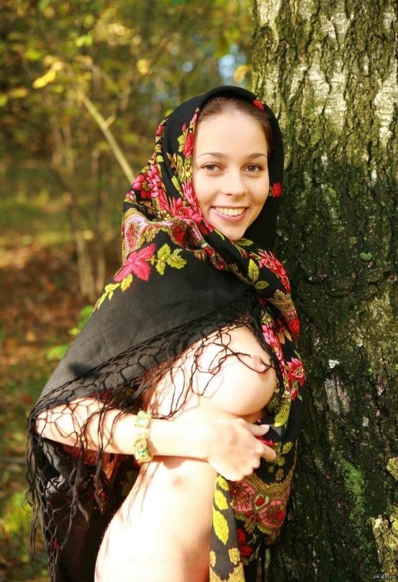 Русская красавица в платке