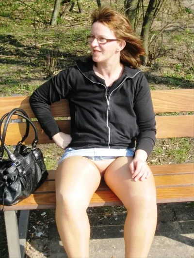 Под юбкой у взрослых женщин