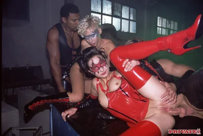 Вечеринка с порнозвездами в латексе