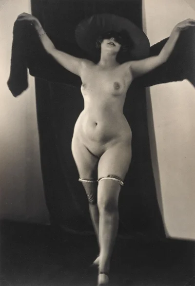 Голые женщины в прошлом