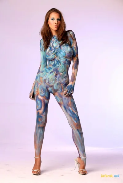 Бодиарт на голое тело