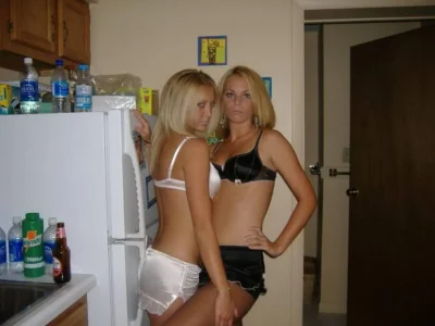 Девушки отрываются