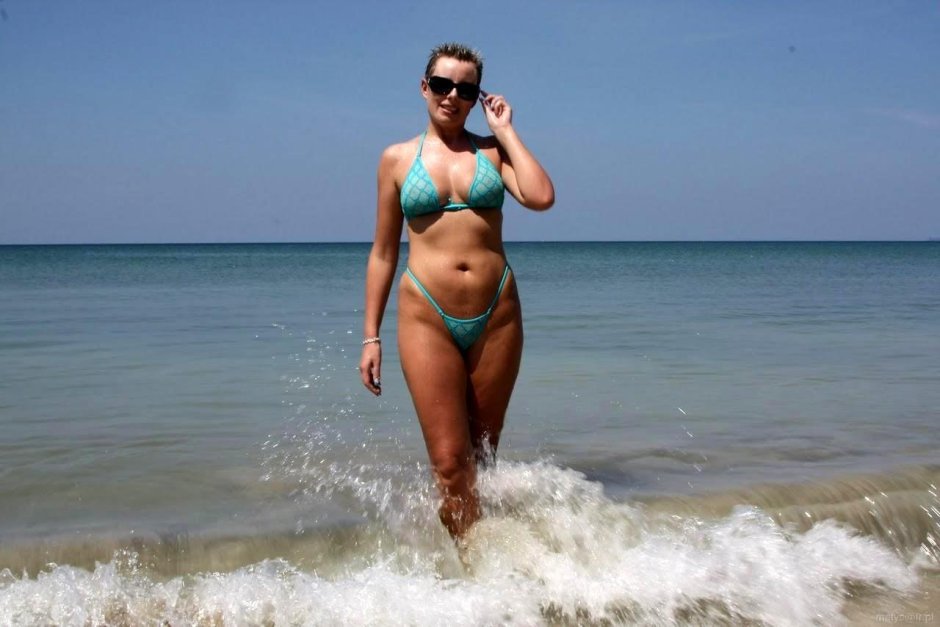 Жена в купальнике частное