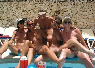 Голышом нудисты