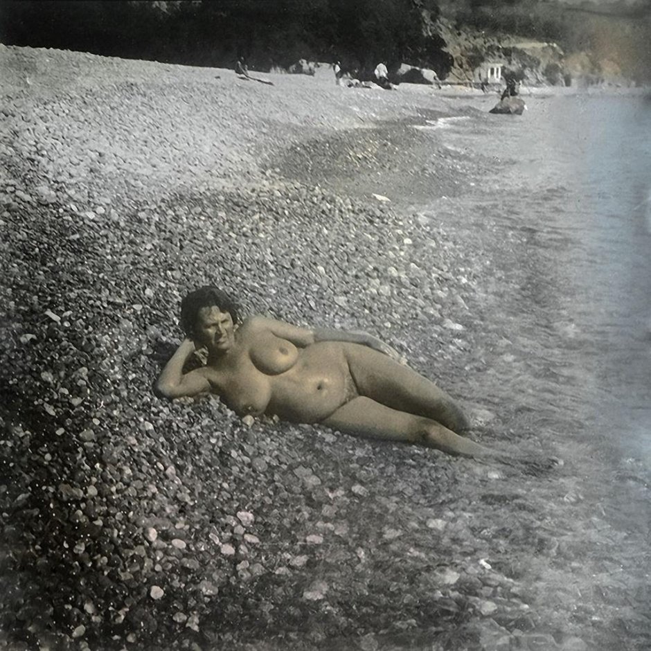 Советские женщины на пляже ню