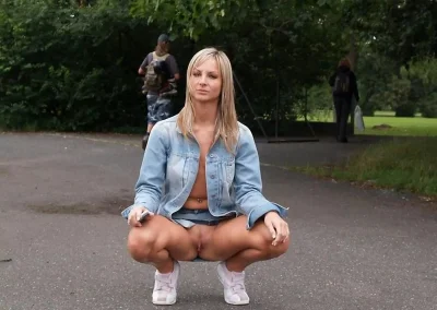 Под юбкой у взрослых женщин