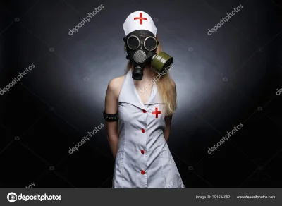 Девушка в респираторе
