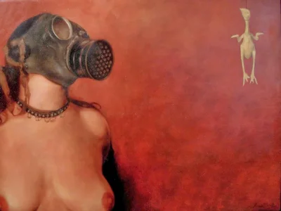 Голая женщина в противогазе