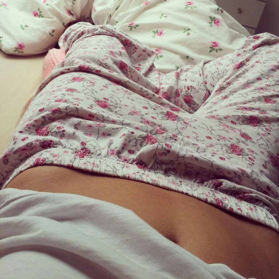 Девушка в пижаме без лица