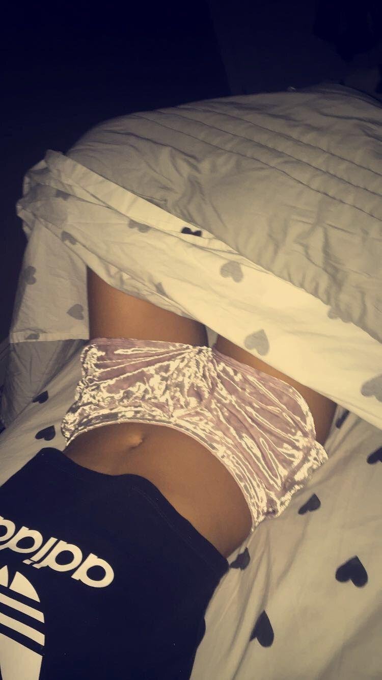 Девушка в адидасе