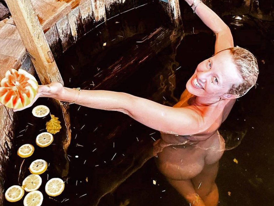 Анастасия волочкова в купели