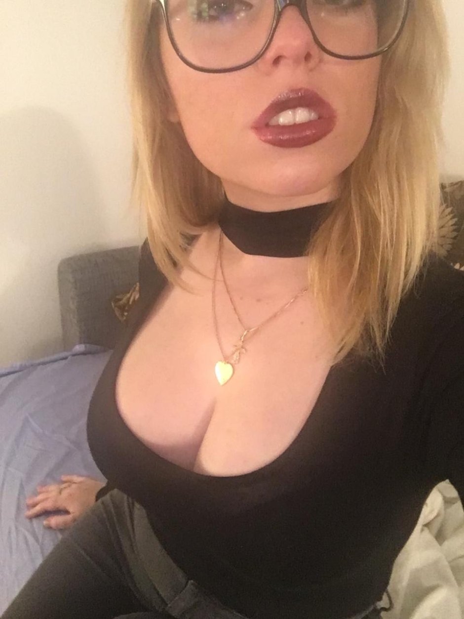 Девушка и женщина