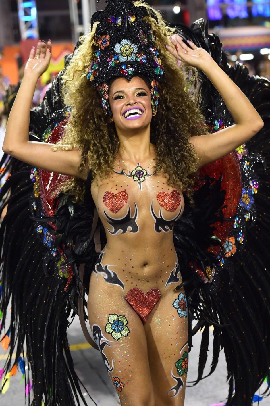 Знойные бразильянки на карнавале в рио-де-жанейро