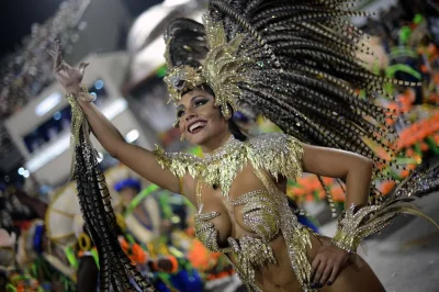 Карнавал в рио-де-жанейро сиськи