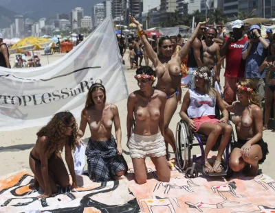 Бразильянки на пляже топлес