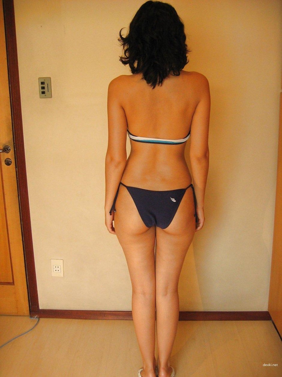 Женщины в купальниках