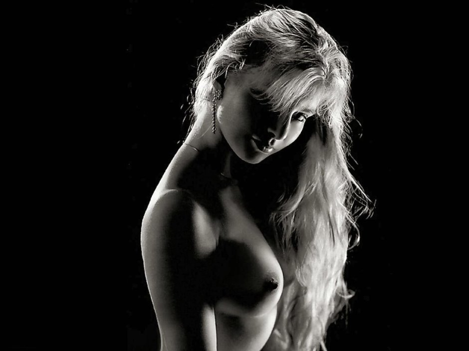 Красивое черно белое ню