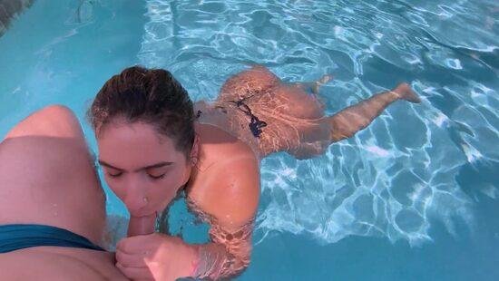 Порно бассейн