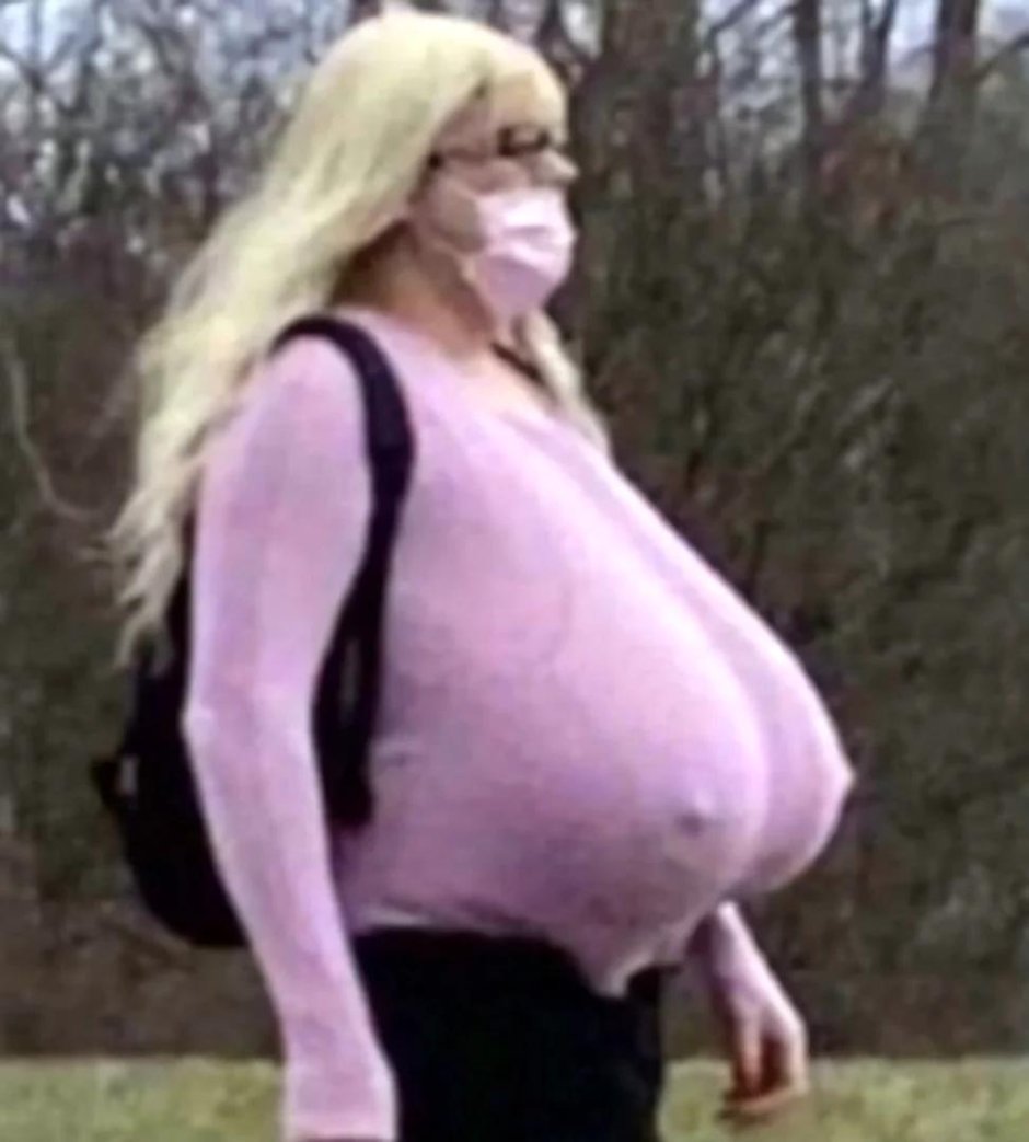 Сиськи очень большие