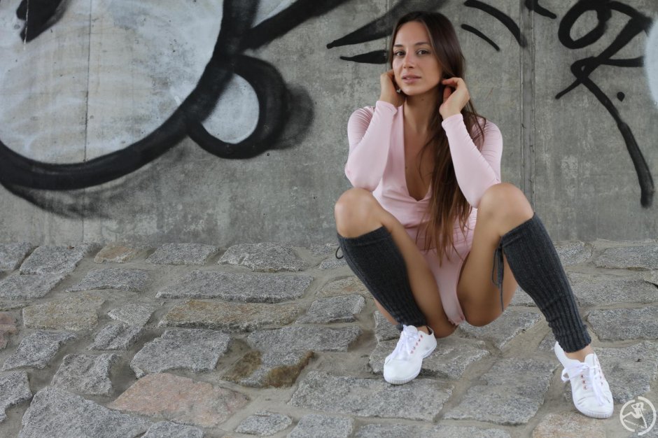 Секси девушки в кроссовках